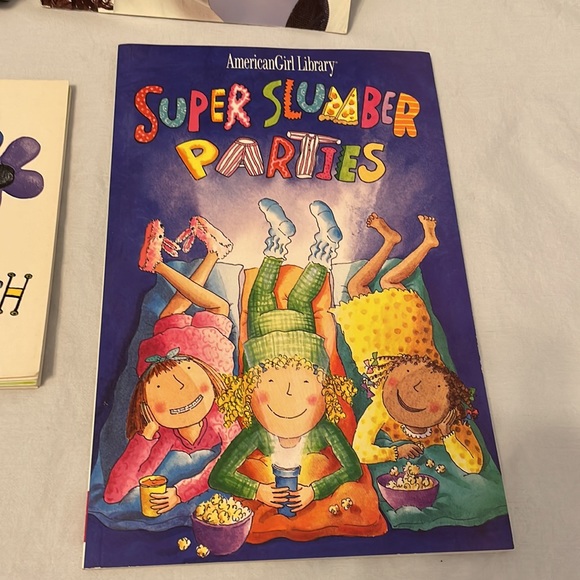 American Girl Library collection - pack of 6 books! - Picture 7 of 7